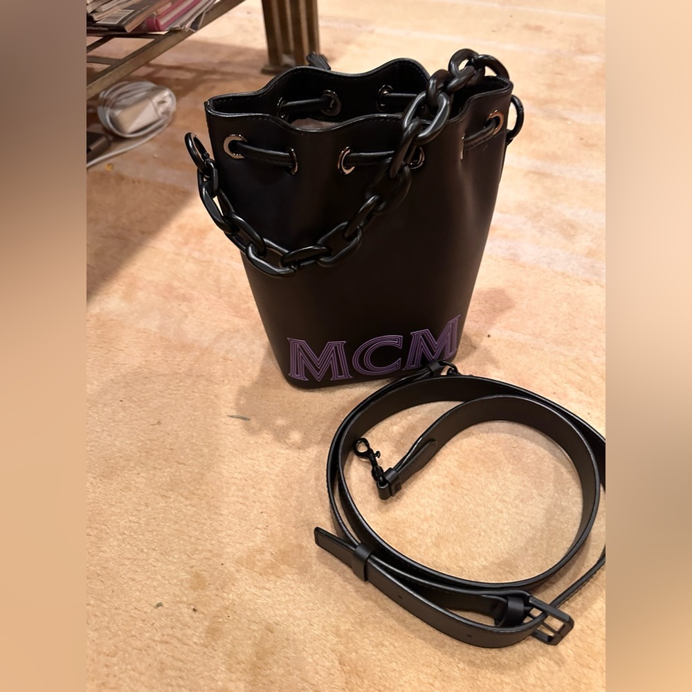 MCM small bucket bag w/ detachable shoulder strap